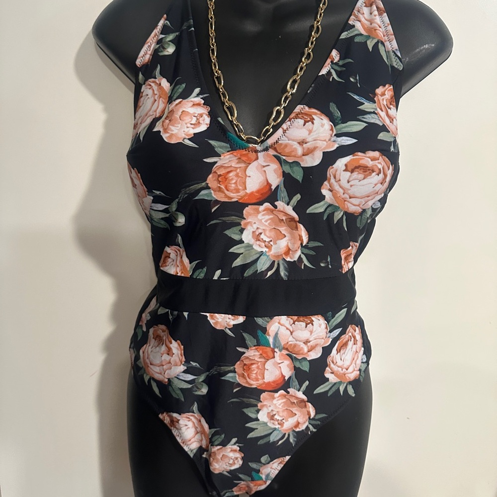 4/$16 Cupshe Floral Black Women’s One Piece Swimsuit NWT